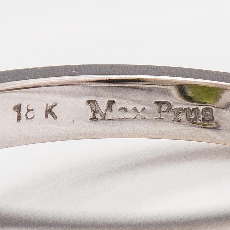 Max Prus, sormus, 18K valkokultaa, timantteja n. 0.48 ct yht ja peridootti.