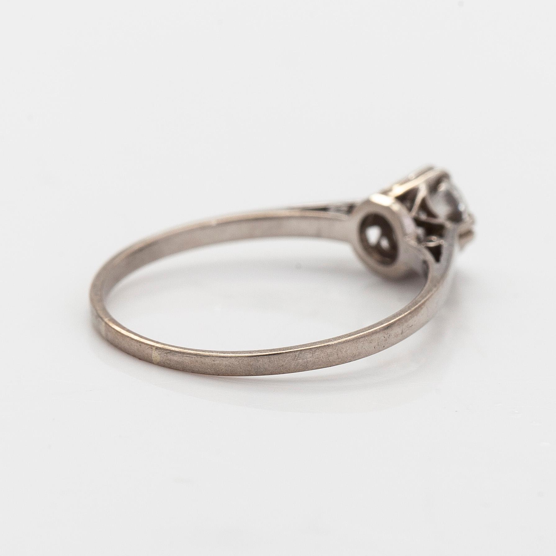 Ring, 18K vitguld med briljantslipad diamant.