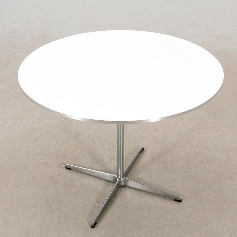 Arne Jacobsen and Piet Hein, table for Fritz Hansen 1976.