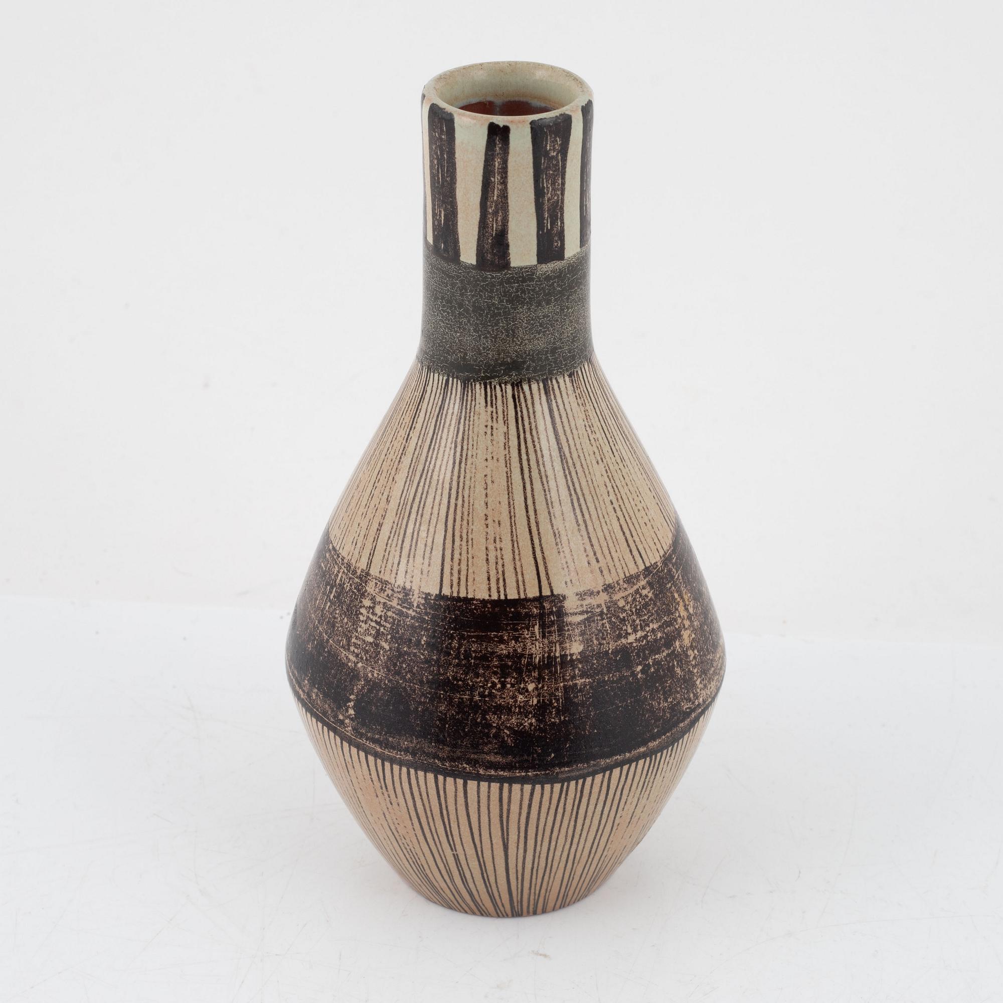 Carl-Harry Stålhane, vas, s k "Torro-fajans", dekor av Aune Laukkanen, Rörstrand.