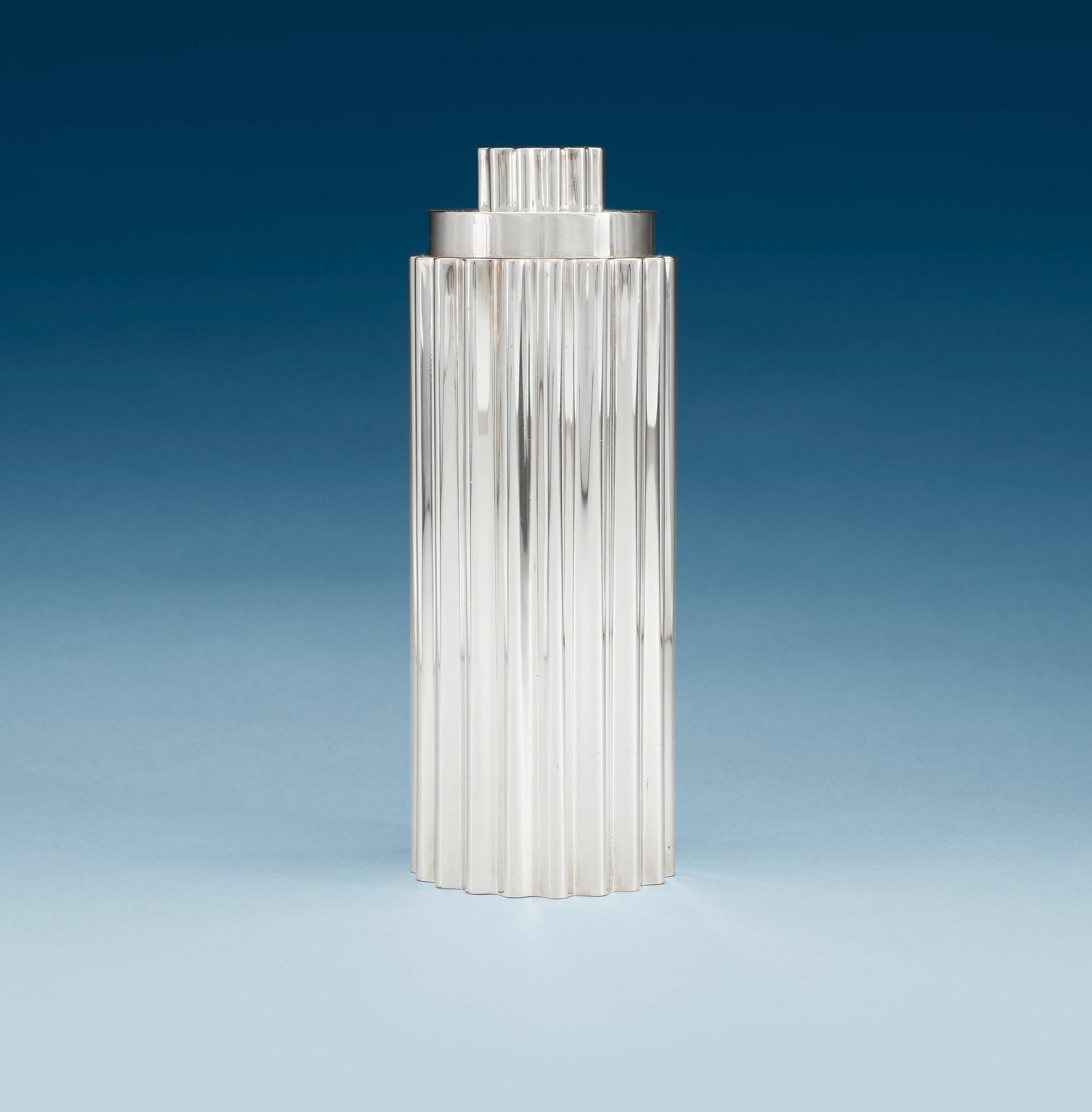 A Kay Fisker sterling cocktail shaker, A Michelsen, Copenhagen 1947.