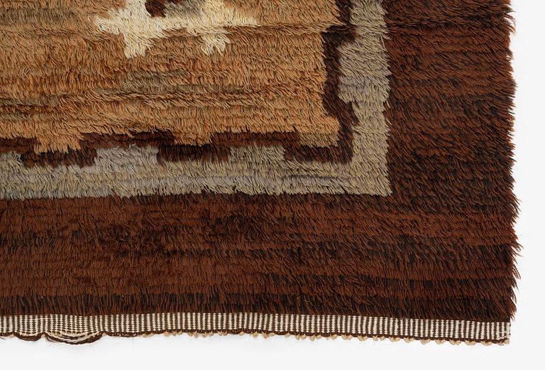 Matta, rya, ca 305 x 209 cm, signerad AK - EJ.