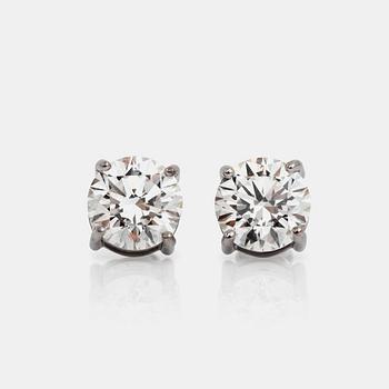 807. A pair of brilliant-cut diamond earrings. Total carat weight 4.22 cts. Quality G/VS1 and G/VS2, excellent cut.