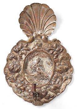 LJUSPLÅTAR, för ett ljus, ett par, barock, 1600-talets senare del, Sverige eller Tyskland/Nederländerna.