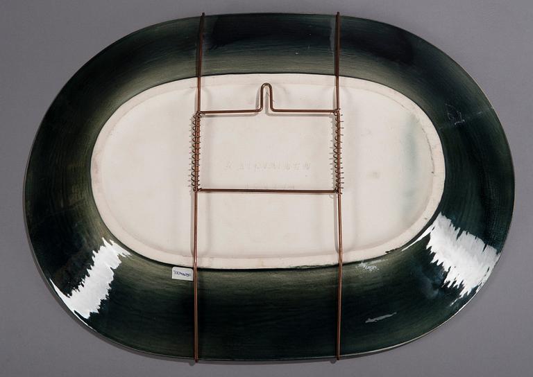 Birger Kaipiainen, A CERAMIC DISH.