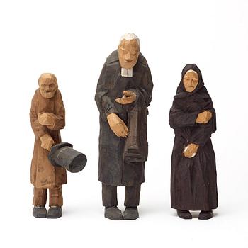 Axel Petersson Döderhultarn, AXEL PETERSSON DÖDERHULTARN, 8 pieces, sculptures, carved wood, signed with a rubber stamp, some are dated.