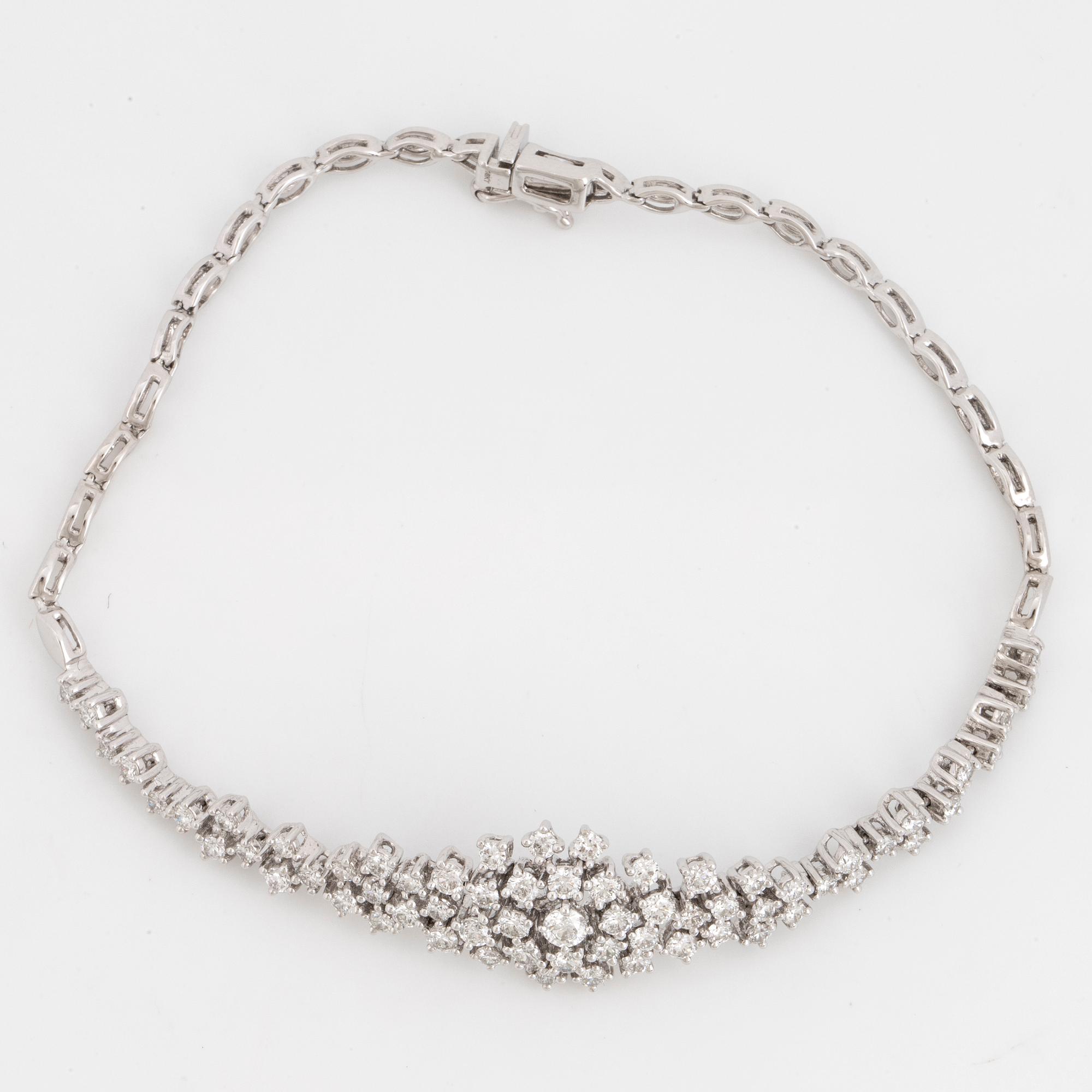 ARMBAND med briljantslipade diamanter.