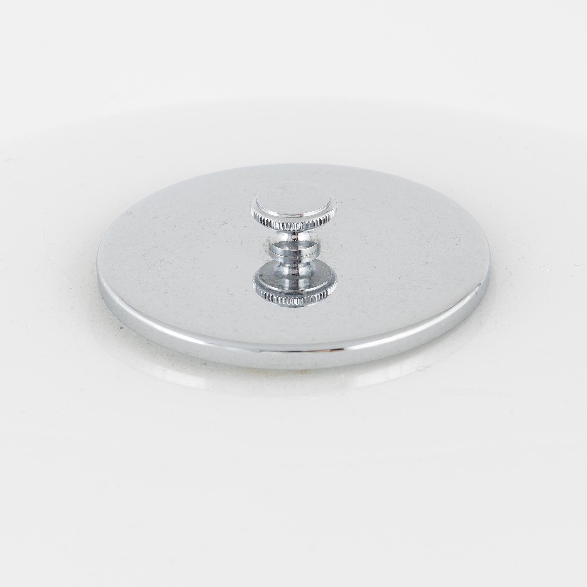 Poul Henningsen, bordslampa, "PH 3/2", Louis Poulsen, Danmark.