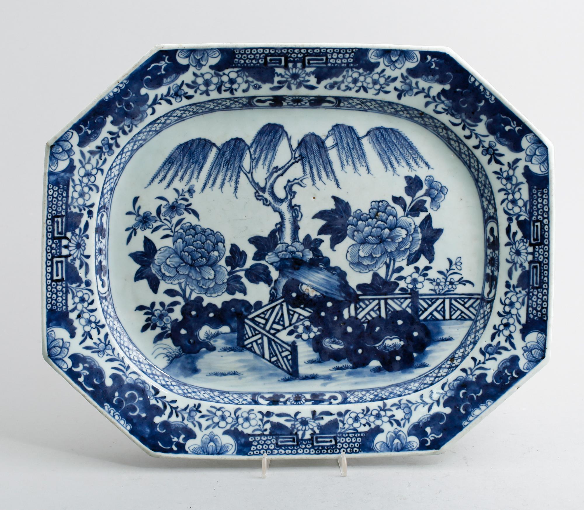 STEKFAT, porslin, Kina, Qianlong 1736-1795.