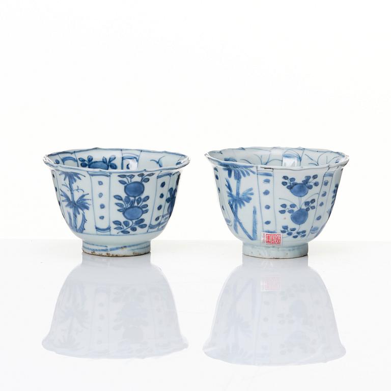 Two blue and white bowls, Ming dynasty, Wanli (1572-1620).