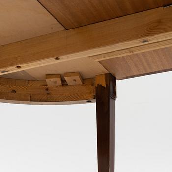 A Gustavian style mahogany dining table, 20th Century.
