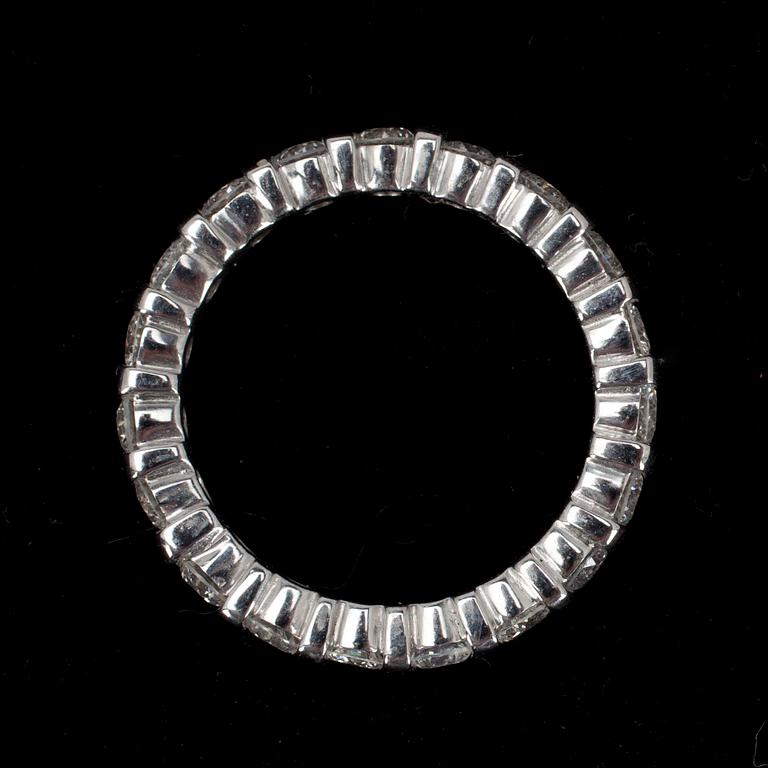 ALLIANSRING, Palladium, 19 st briljantslipade diamanter ca 1,66 ct totalt. Vikt ca 4,0 g.