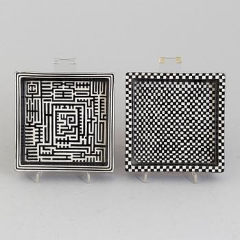 STIG LINDBERG, fat, 2 stycken, "Domino", Gustavsberg, 1900-talets andra hälft.