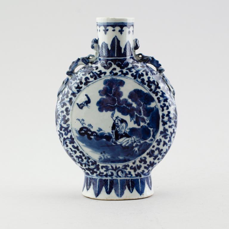 PILGRIMSFLASKA, porslin, Kina, 1800-/1900-tal.
