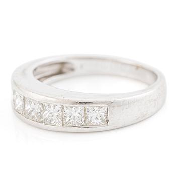 Ring, 18K white gold with princess-cut diamonds.