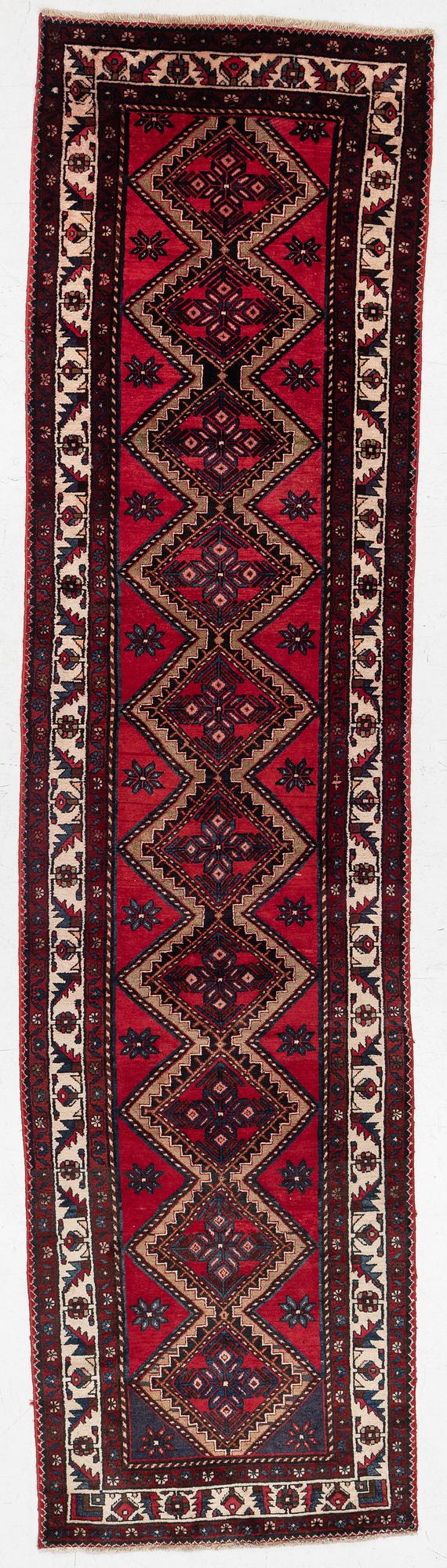 Gallerimatta, nordvästperisk, ca 395 x 98 cm.