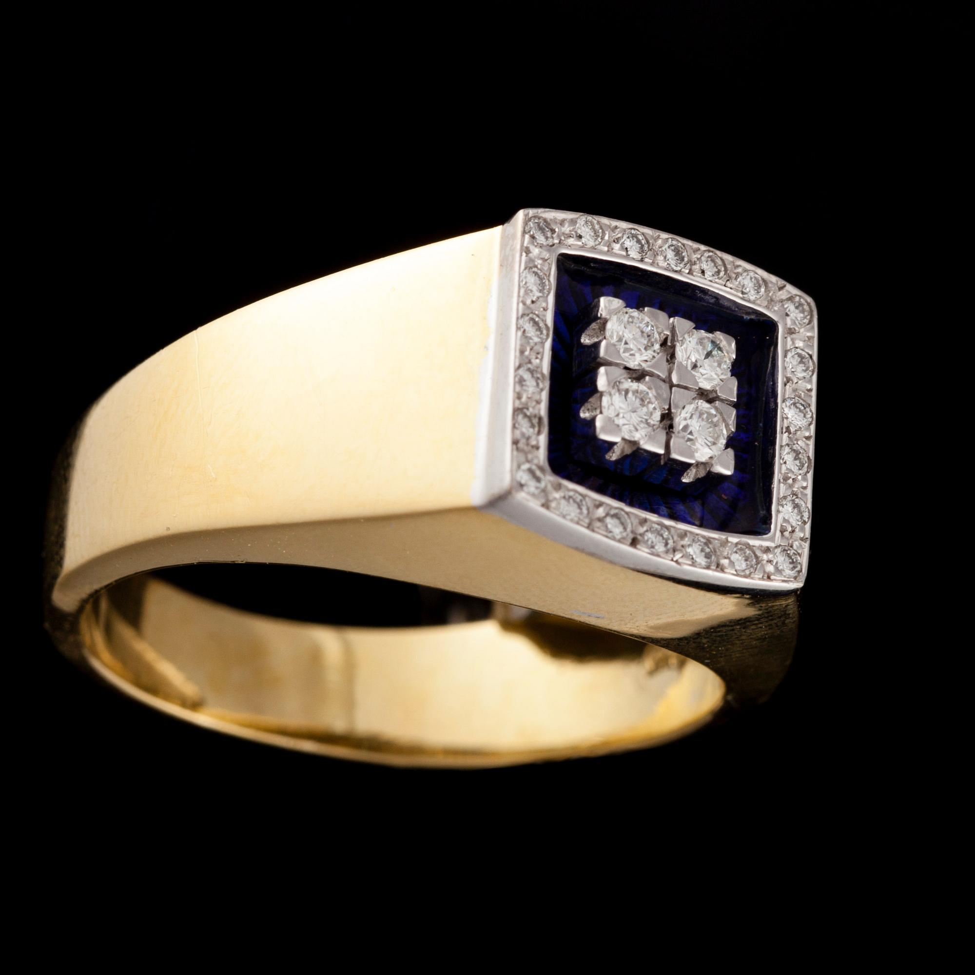 RING och MANSCHETTKNAPPAR, 18K guld, briljantslipade diamanter, emalj. Vikt totalt ca 21,7 g.