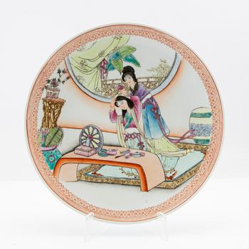 A set of three Chinese plates, late 20th century.