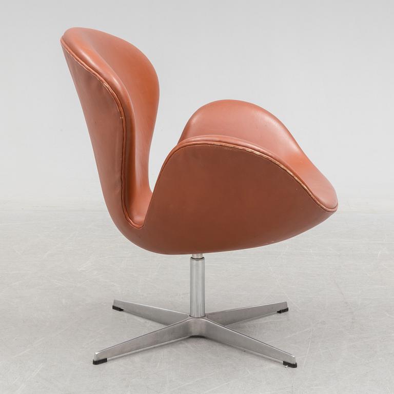 A 1988 Danish 'Swan' chair for Fritz Hansen.