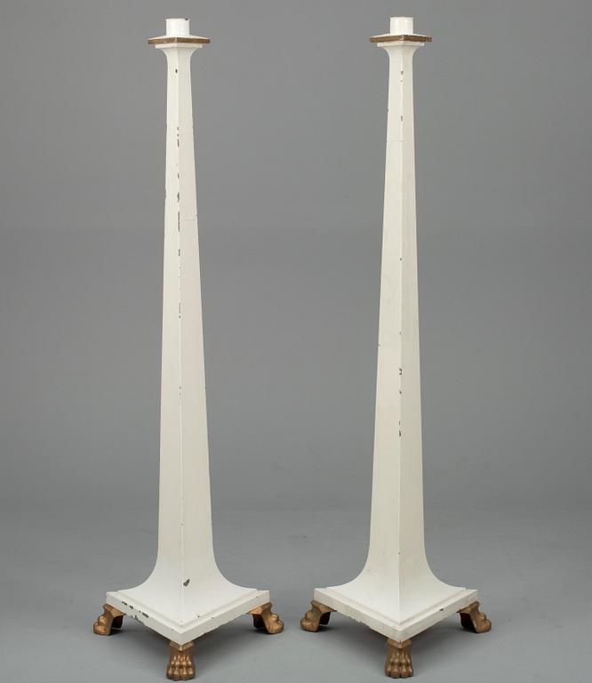 GOLVLJUSSTAKAR, ett par, gjutjärn samt plåt, empirestil, sekelskiftet 1800/1900.