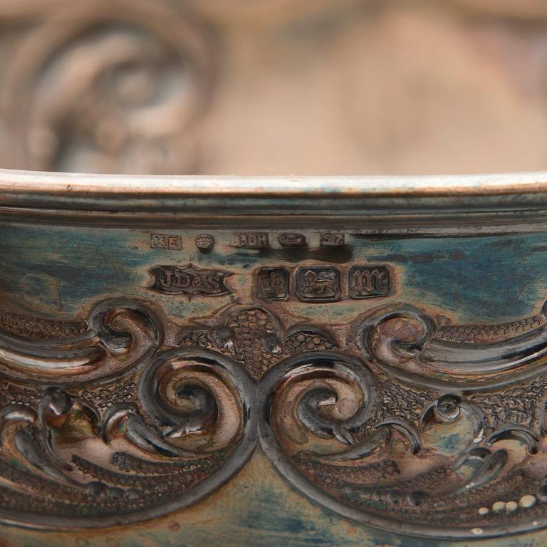 A footed silver bowl, James Dixon & Sons, Sheffield 1904.