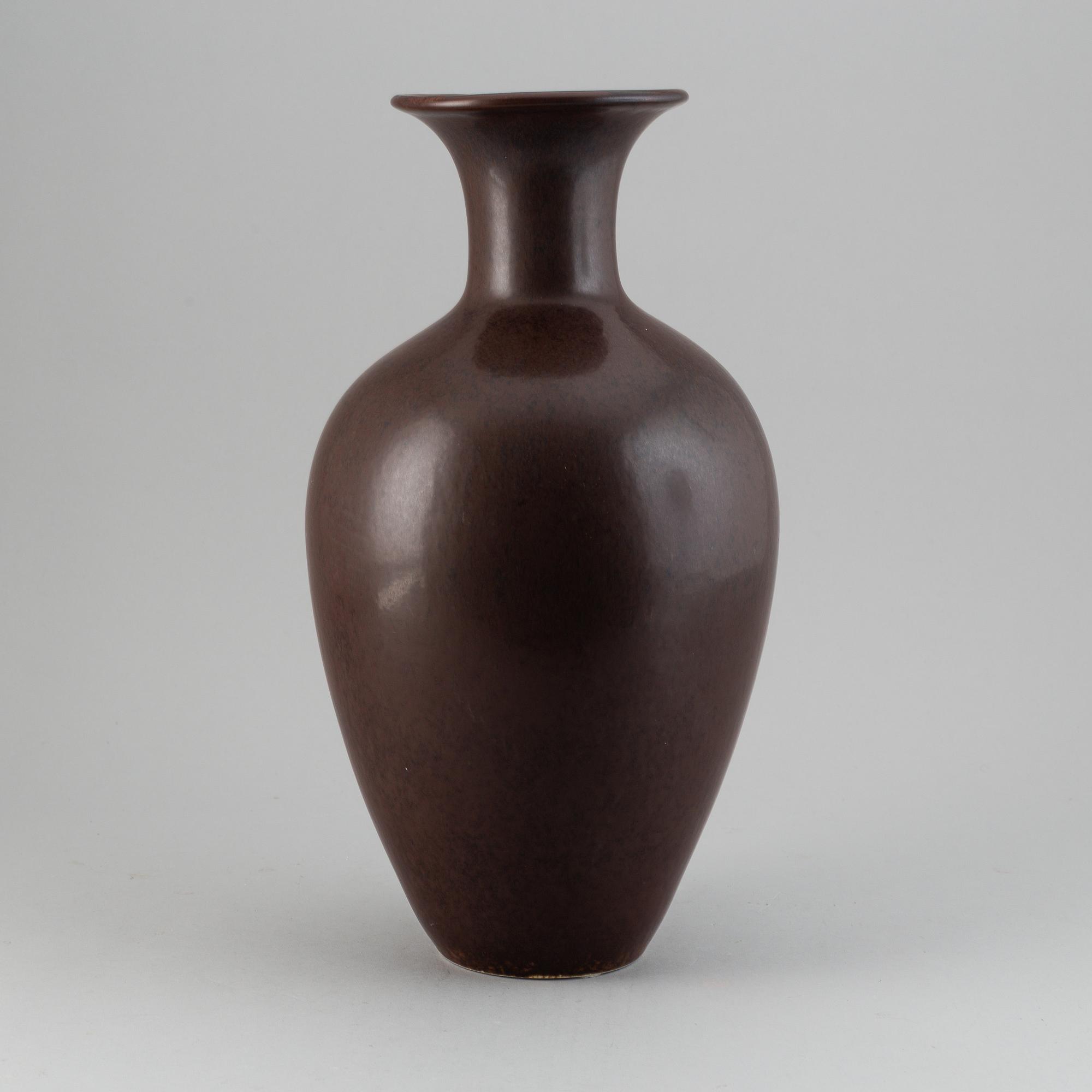 GUNNAR NYLUND, a stoneware vase, Rörstrand, Sweden 1950-60's.