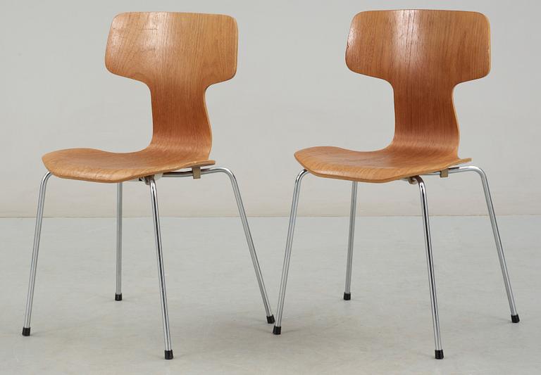 STOLAR, 2 st, modell 3105, Arne Jacobsen, Fritz Hansen, 1900-talets andra hälft.