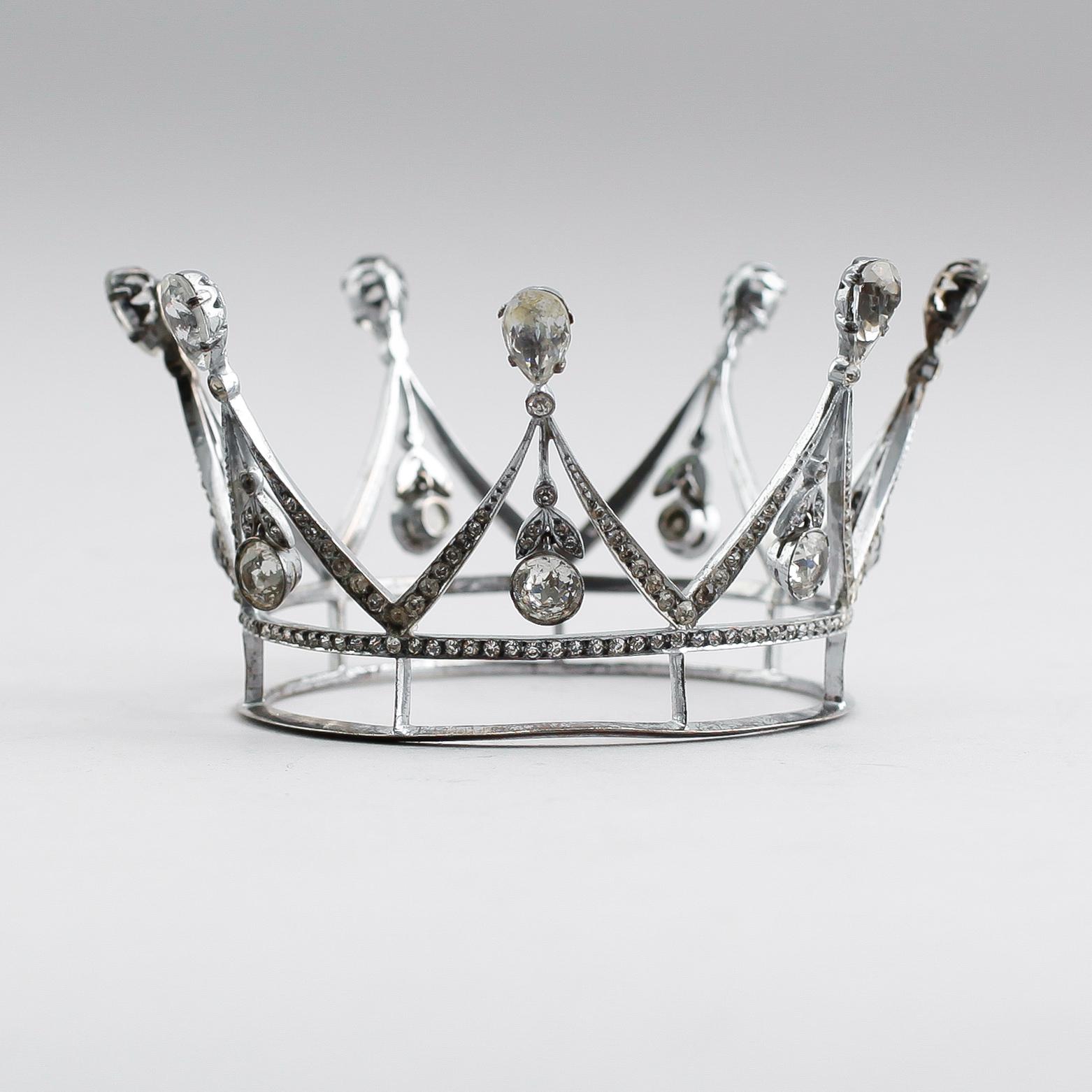 BRUDKRONA, sterlingsilver, pastestenar.