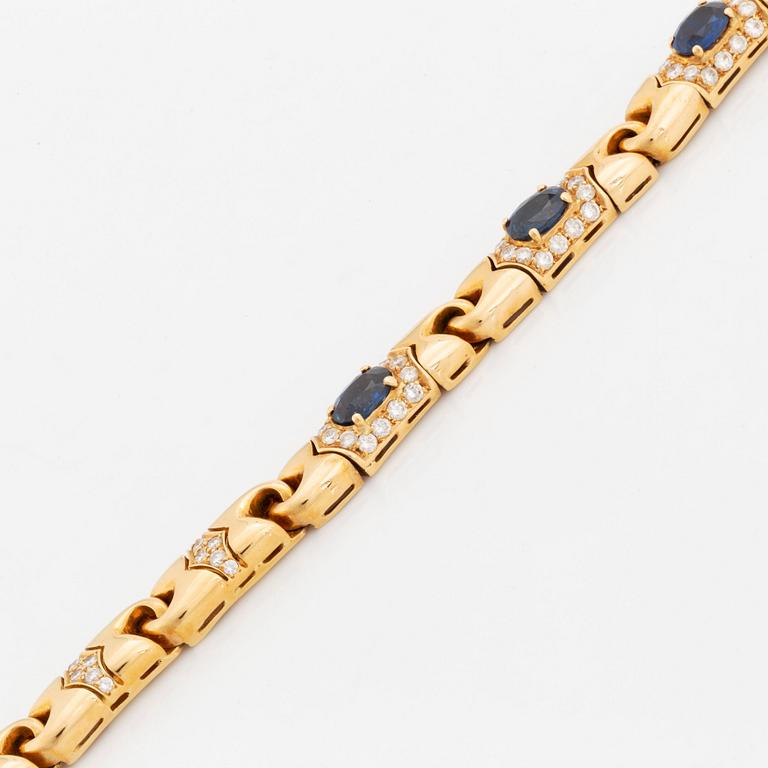 Bulgari collier 18K guld med fasettslipade safirer och runda briljantslipade diamanter.