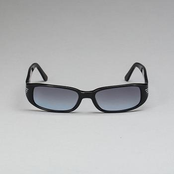 SOLGLASÖGON, Emporio Armani.