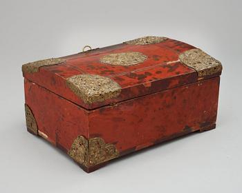 A Baroque 18th century tortoiseshell veneered casket.
