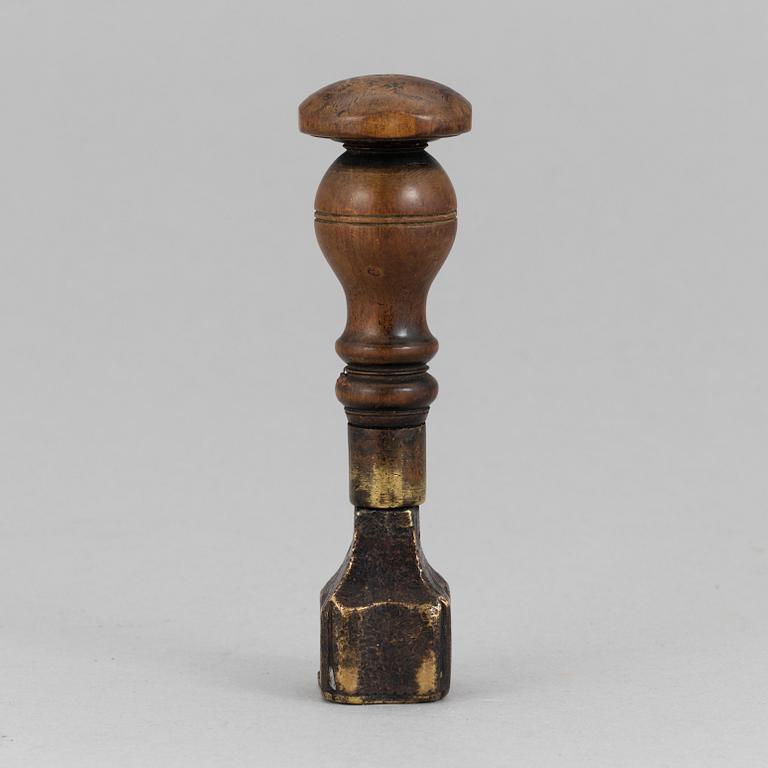A 18th century glove makers seal.