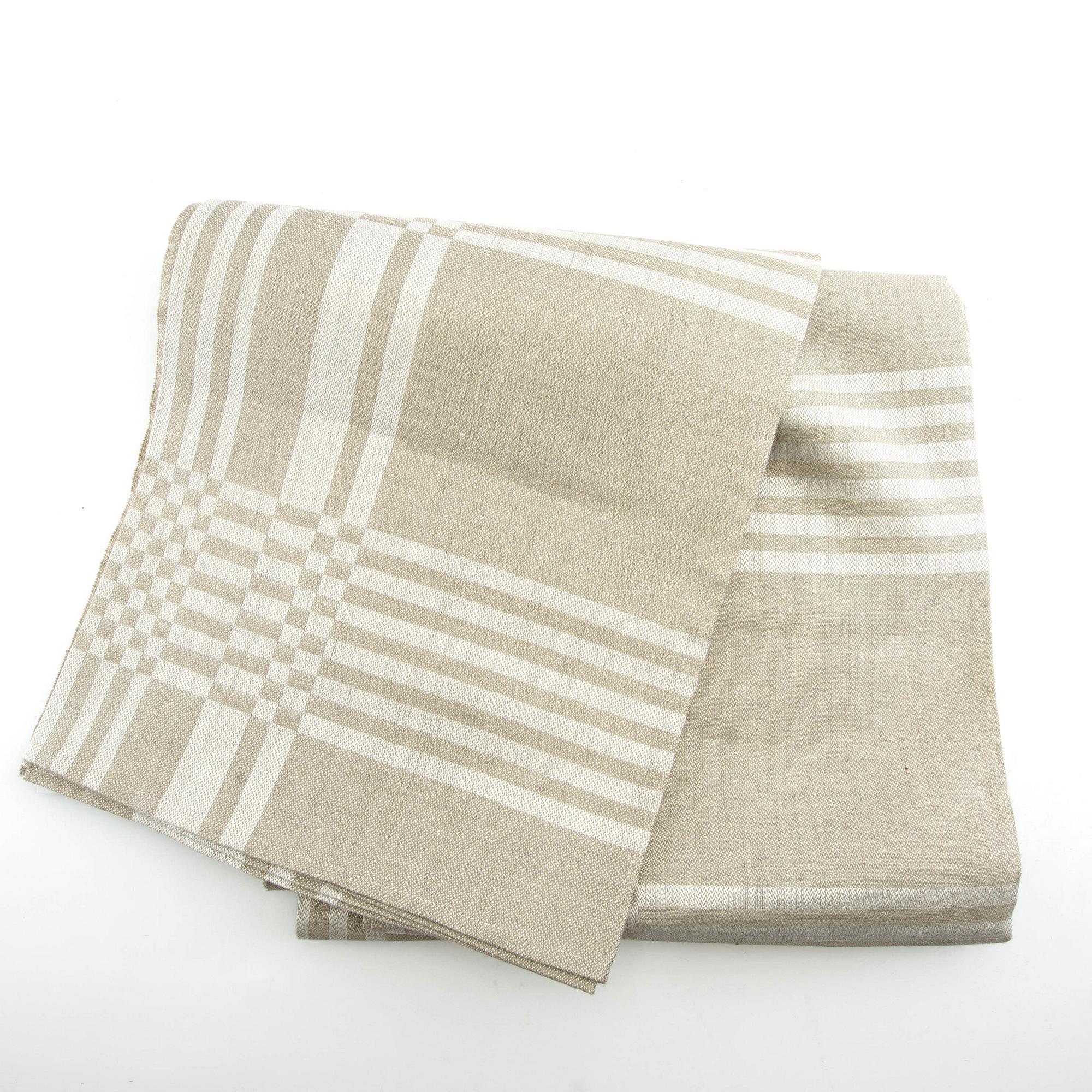 Duk Damast 1900-talets mitt ca 305x132 cm (enligt uppgift).