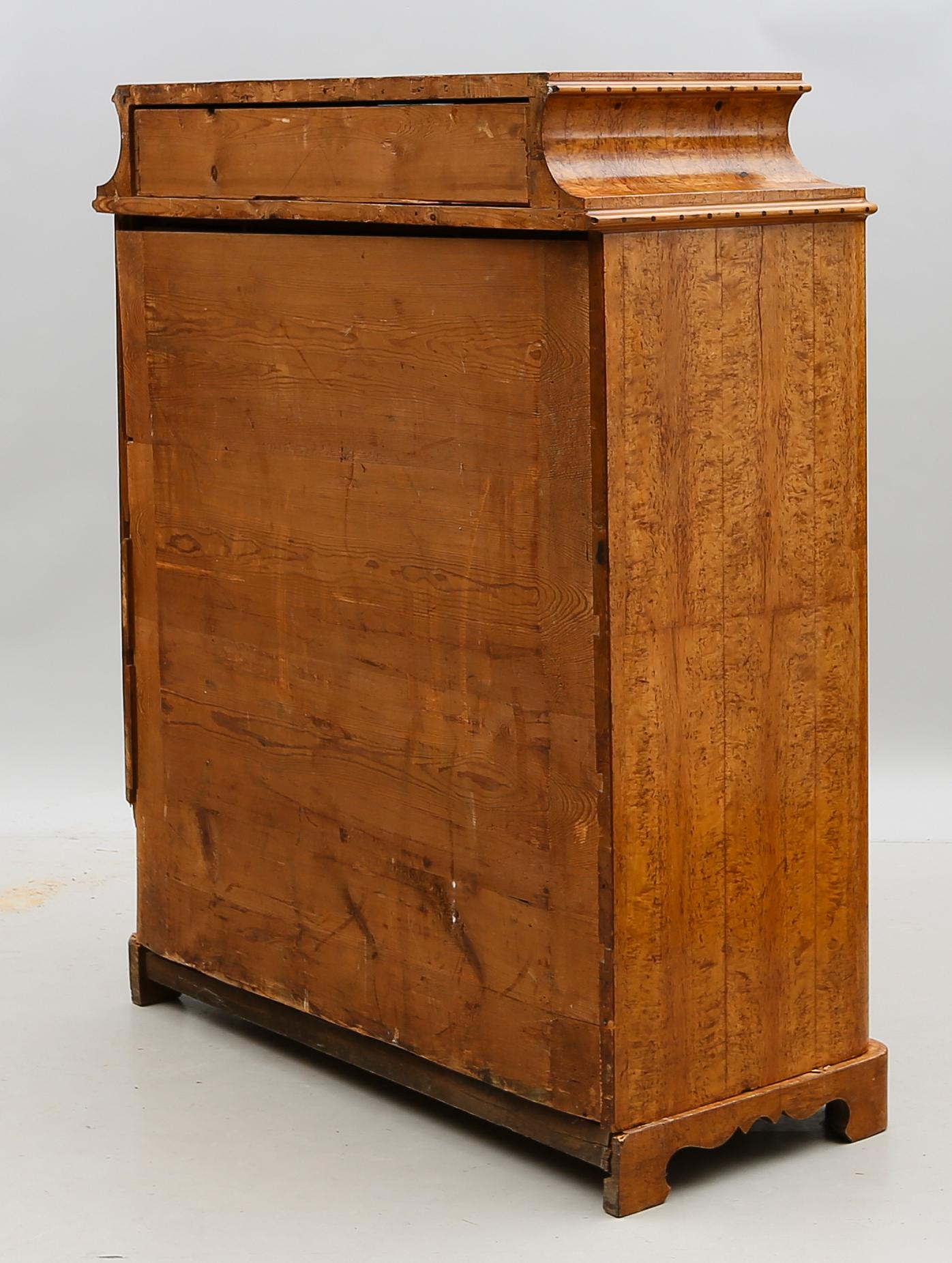 CHIFFONJÉ, 1800-talets mitt.