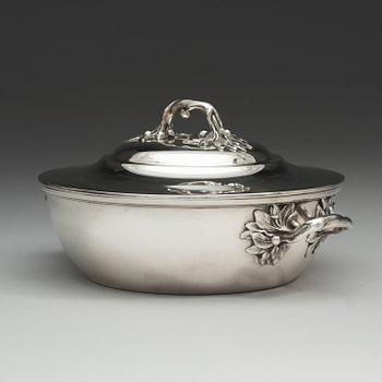 A W.A. Bolin lidded silver dish, Stockholm 1947.