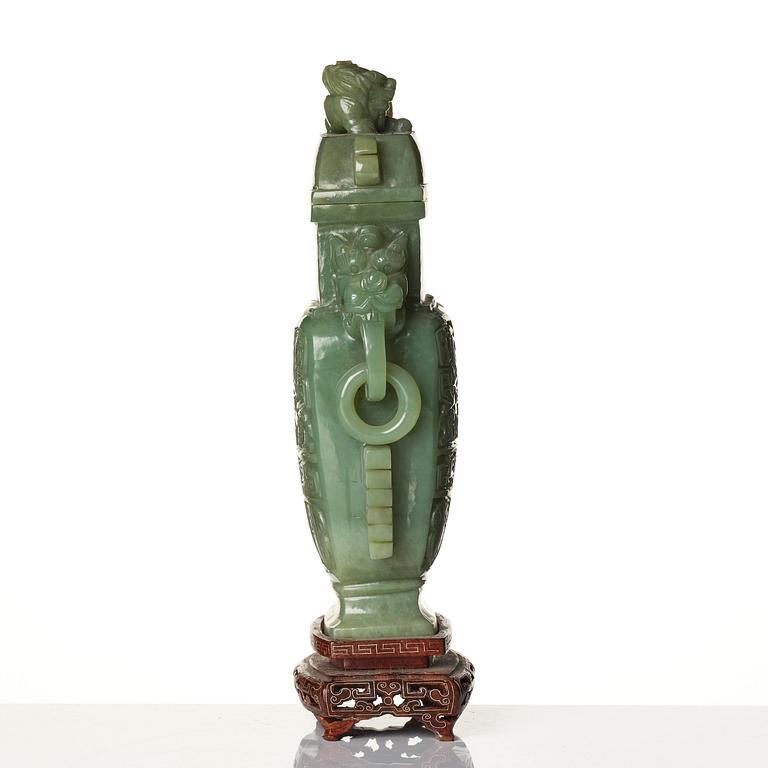 A Chinese archaistic bowenite vase with cover, Republic/20th century.