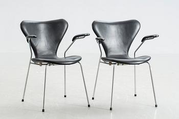 KARMSTOLAR, ett par, "Sjuan", Arne Jacobsen, Fritz Hansen.