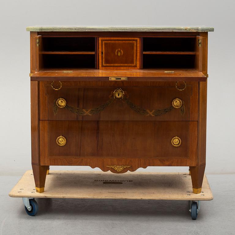 CHEST OF DRAWERS, gustavian style, first half of the 20th century.