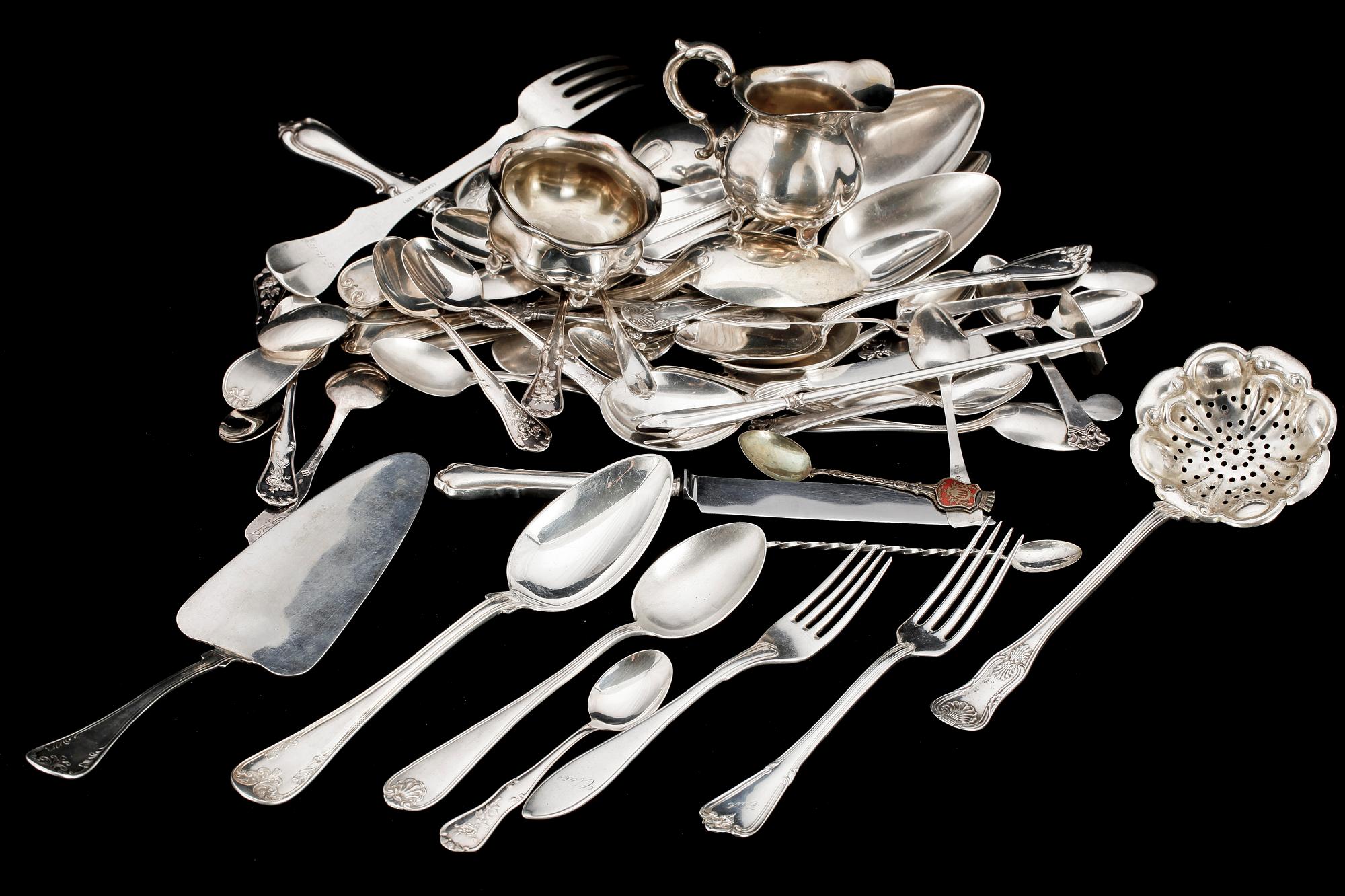 PARTI SILVER, mest Sverige och Danmark, 1800-1900-tal. Totalvikt ca 2800 gram.