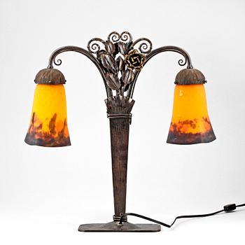 Bordslampa, Müller Freres, Luneville, Art Nouveau, Frankrike, 1900-talets första hälft.