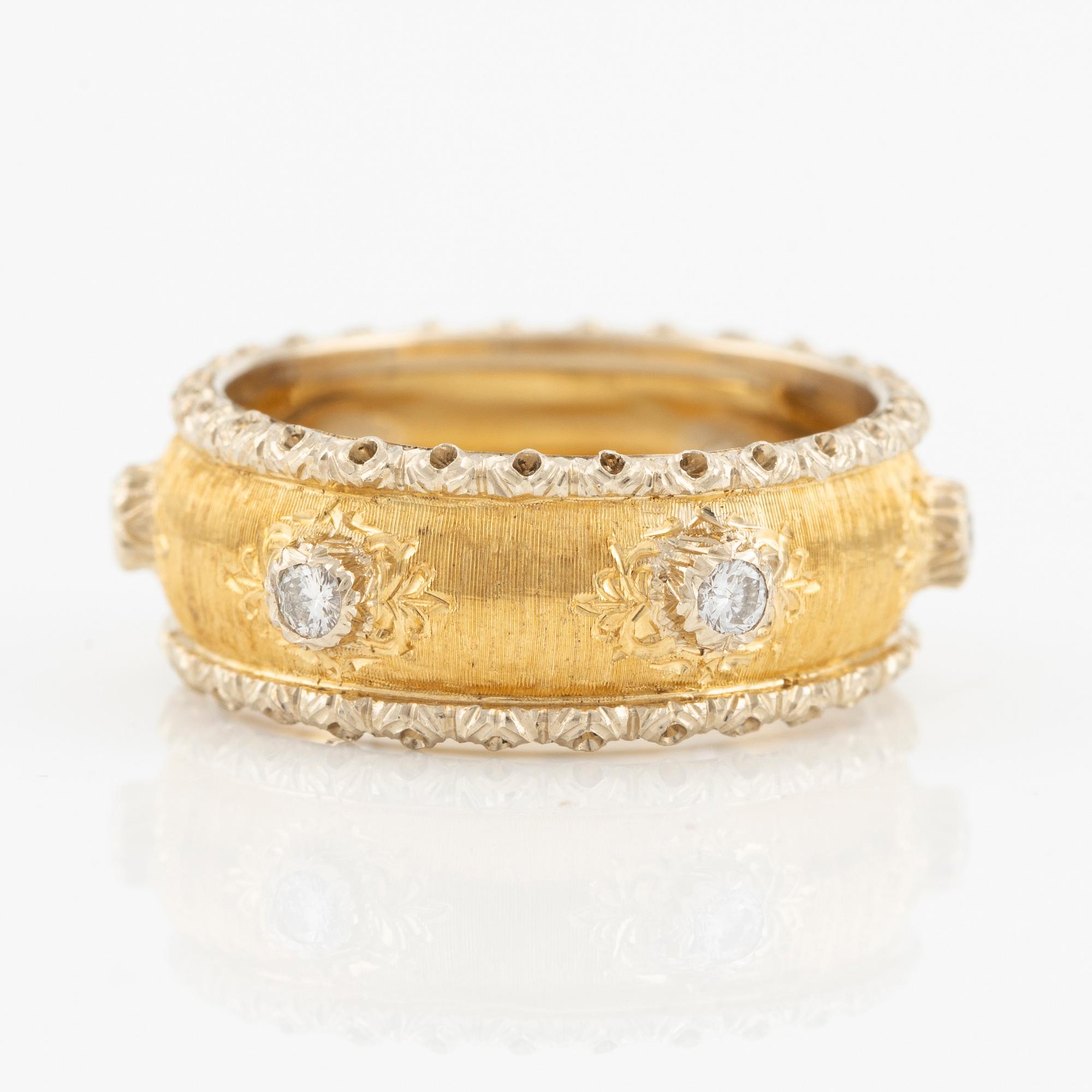 Ring, gold with brilliant-cut diamonds.