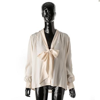 BLUS, Yves Saint Laurent.