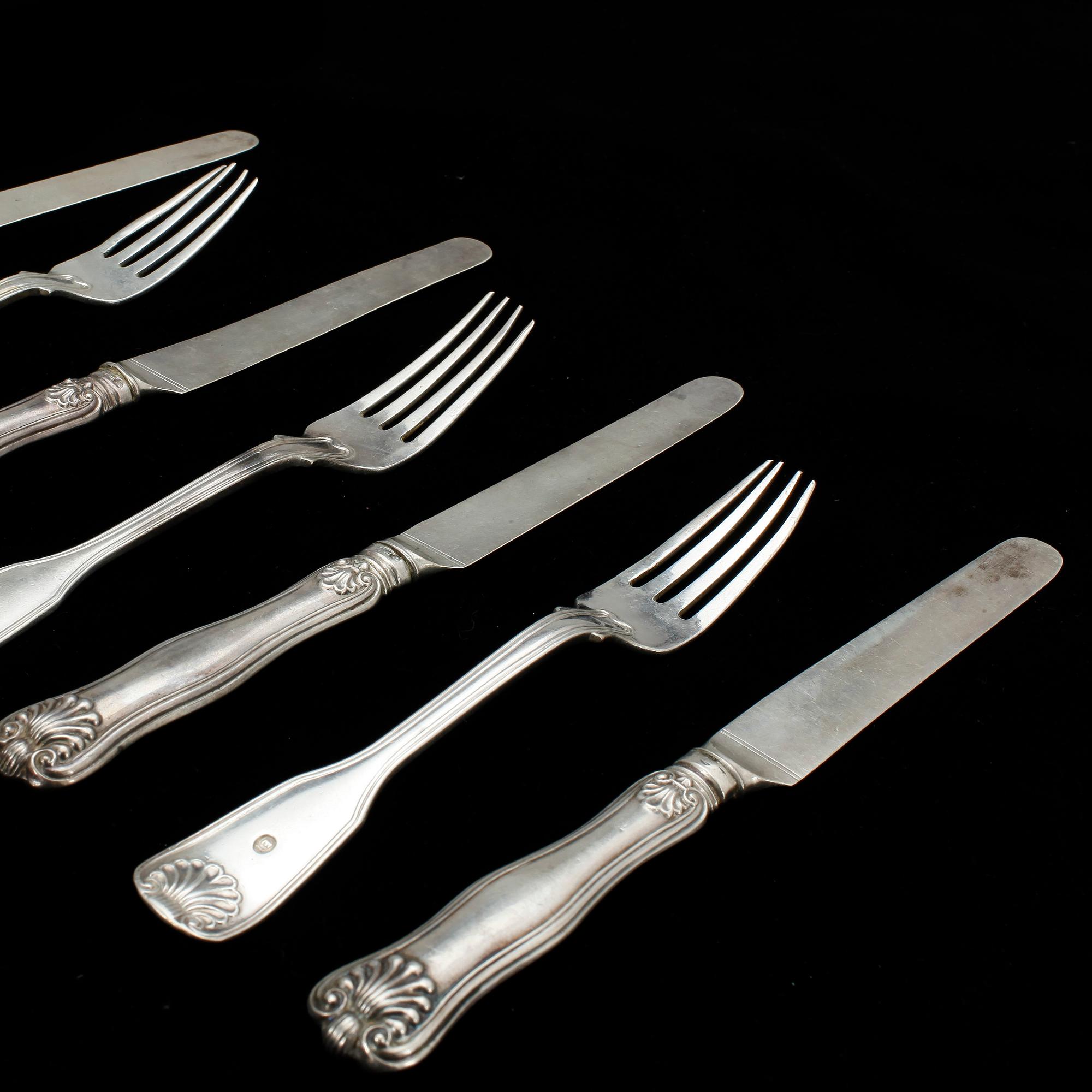 BESTICKSERVIS, 73 delar, silver, "Snäckmodell", Christian Hammer och Möllenborg. Stockholm mest 1850-tal. Tot ca 4400 g.