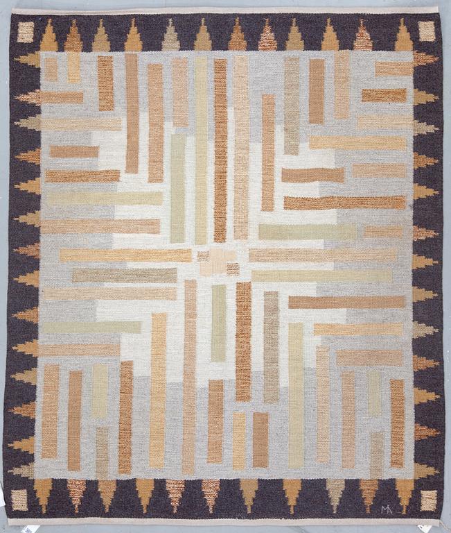 A RUG. Flat weave, Gammelstads Handväveri AB. Signed MÅ (Margareta Åkerberg). Around 203 x 171 cm.