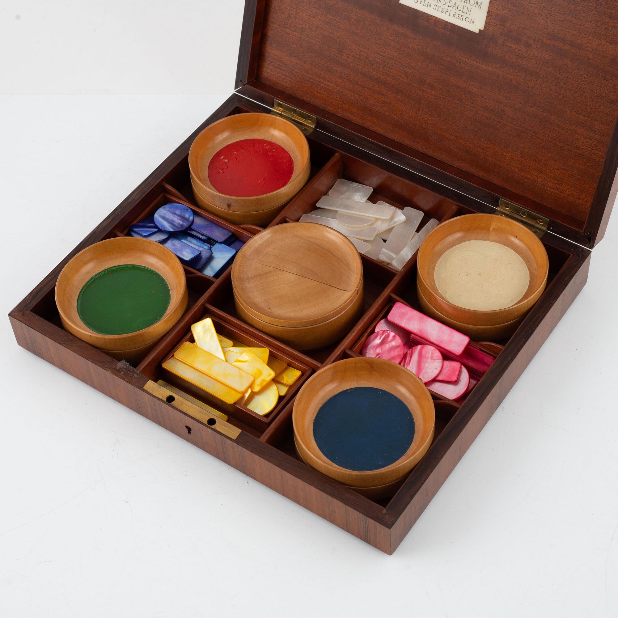 Ask för spelkort och marker mm, proveniens Paul U. Bergström, grundare av PUB, Sverige ca 1930.