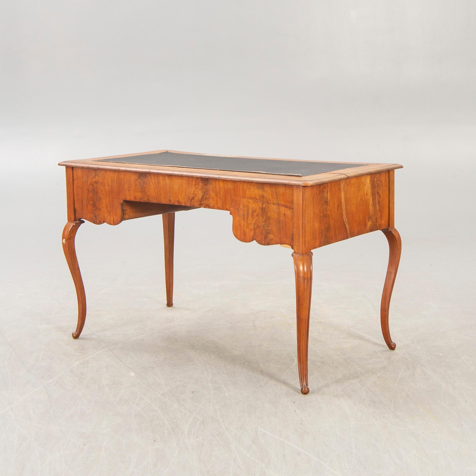 Skrivbord nyrokoko sent 1800-tal.