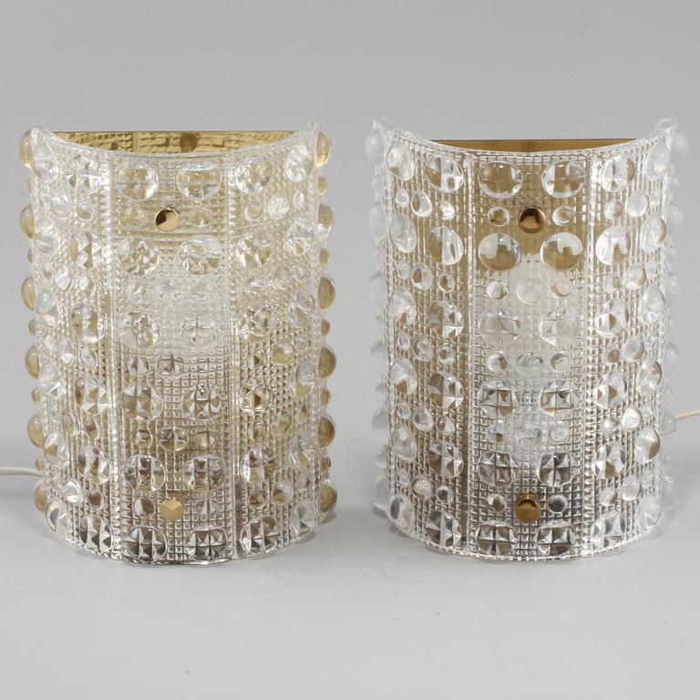 VÄGGLAMPOR, 2 st snarlika, Carl Fagerlund, Orrefors, 1960/1970-tal.