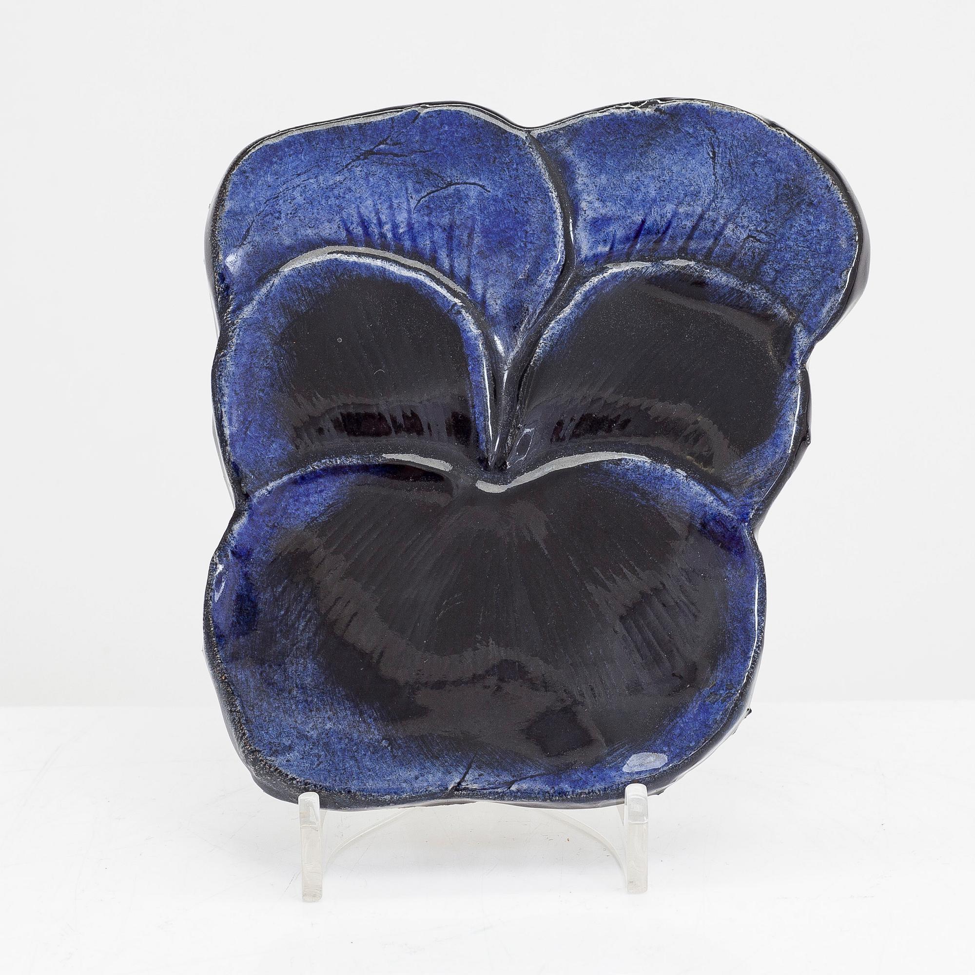 Birger Kaipiainen, unik relief, "Viola" signerad "Kaipiainen".