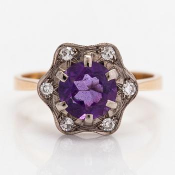 Ring, 18K guld, ametist och diamanter ca 0.15 ct totalt. H. Lahtinen & Co, Helsingfors 1973.