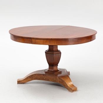 A dining table, late 19th Century.